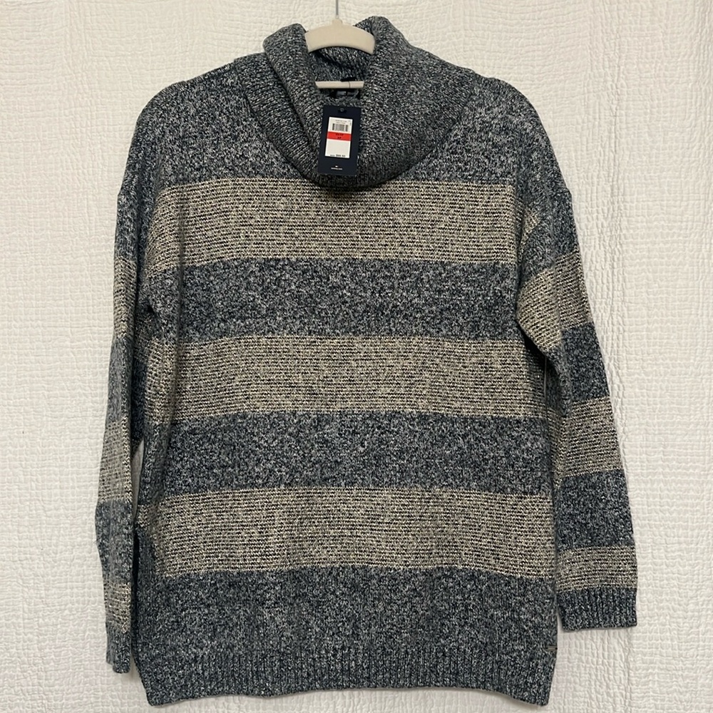 NWT Tommy Hilfiger Women’s Sweater. Size Extra Small.